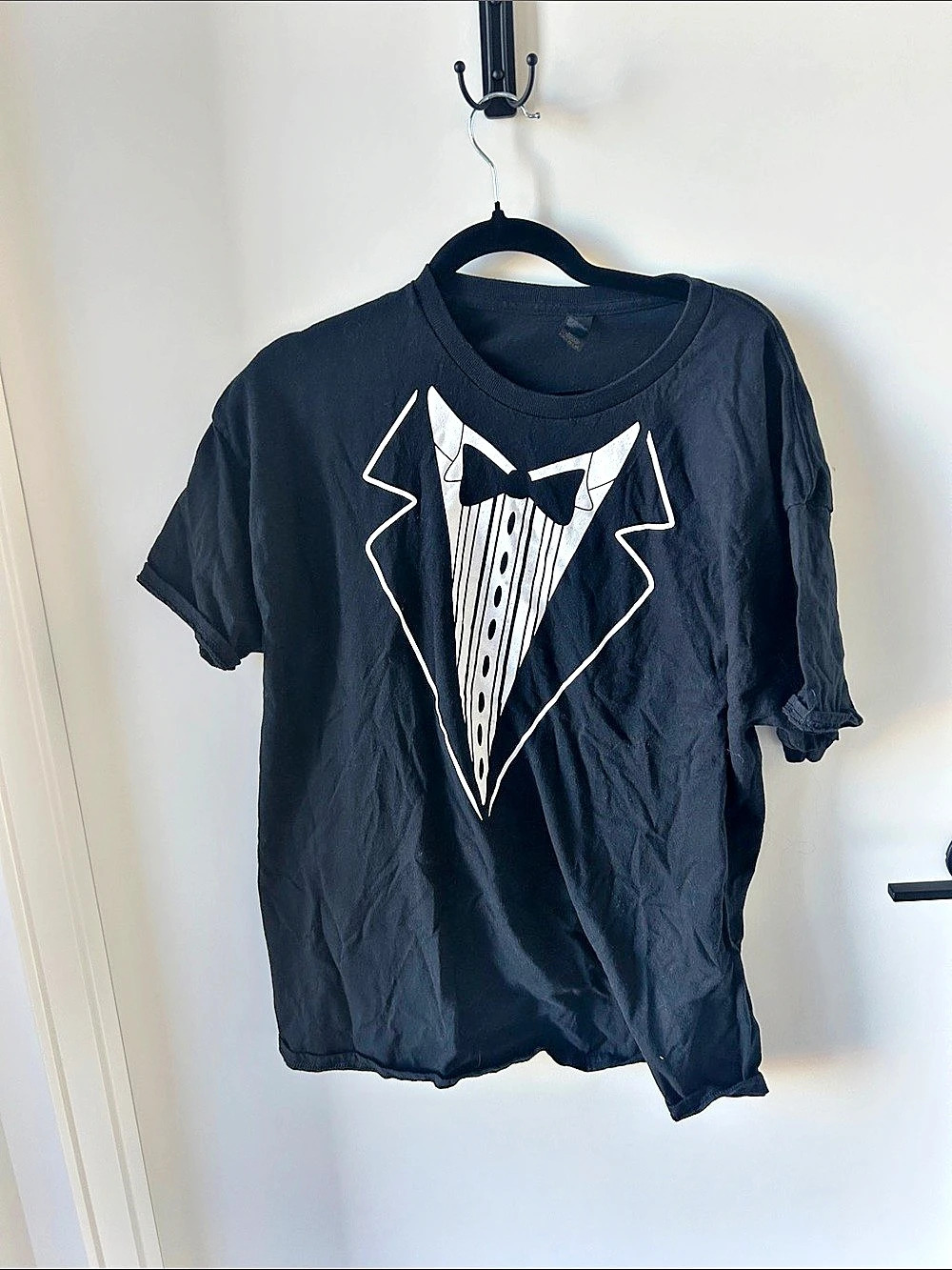 Gildan Heavy Cotton Tuxedo Graphic T-Shirt Black & White Medium
